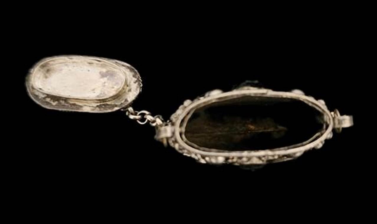 Sacred Keepsakes: Vintage Prayer Box Necklace Treasures Vintage Treasures: Discover Rare Antiques, Collectibles & Retro Finds Sacred Keepsakes: Vintage Prayer Box Necklace Treasures | Vintage Treasures: Discover Rare Antiques, Collectibles & Retro Finds