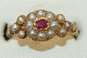 Timeless Elegance: Vintage Ruby and Pearl Ring Beauty Vintage Treasures: Discover Rare Antiques, Collectibles & Retro Finds Timeless Elegance: Vintage Ruby and Pearl Ring Beauty | Vintage Treasures: Discover Rare Antiques, Collectibles & Retro Finds