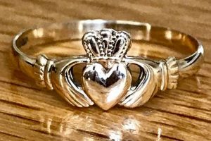 Antique Vintage Claddagh Ring: A Timeless Love Knot Vintage Treasures: Discover Rare Antiques, Collectibles & Retro Finds Antique Vintage Claddagh Ring: A Timeless Love Knot | Vintage Treasures: Discover Rare Antiques, Collectibles & Retro Finds