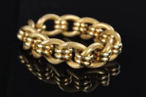 Timeless Vintage Italian Gold Bracelet: Elegance! Vintage Treasures: Discover Rare Antiques, Collectibles & Retro Finds Timeless Vintage Italian Gold Bracelet: Elegance! | Vintage Treasures: Discover Rare Antiques, Collectibles & Retro Finds