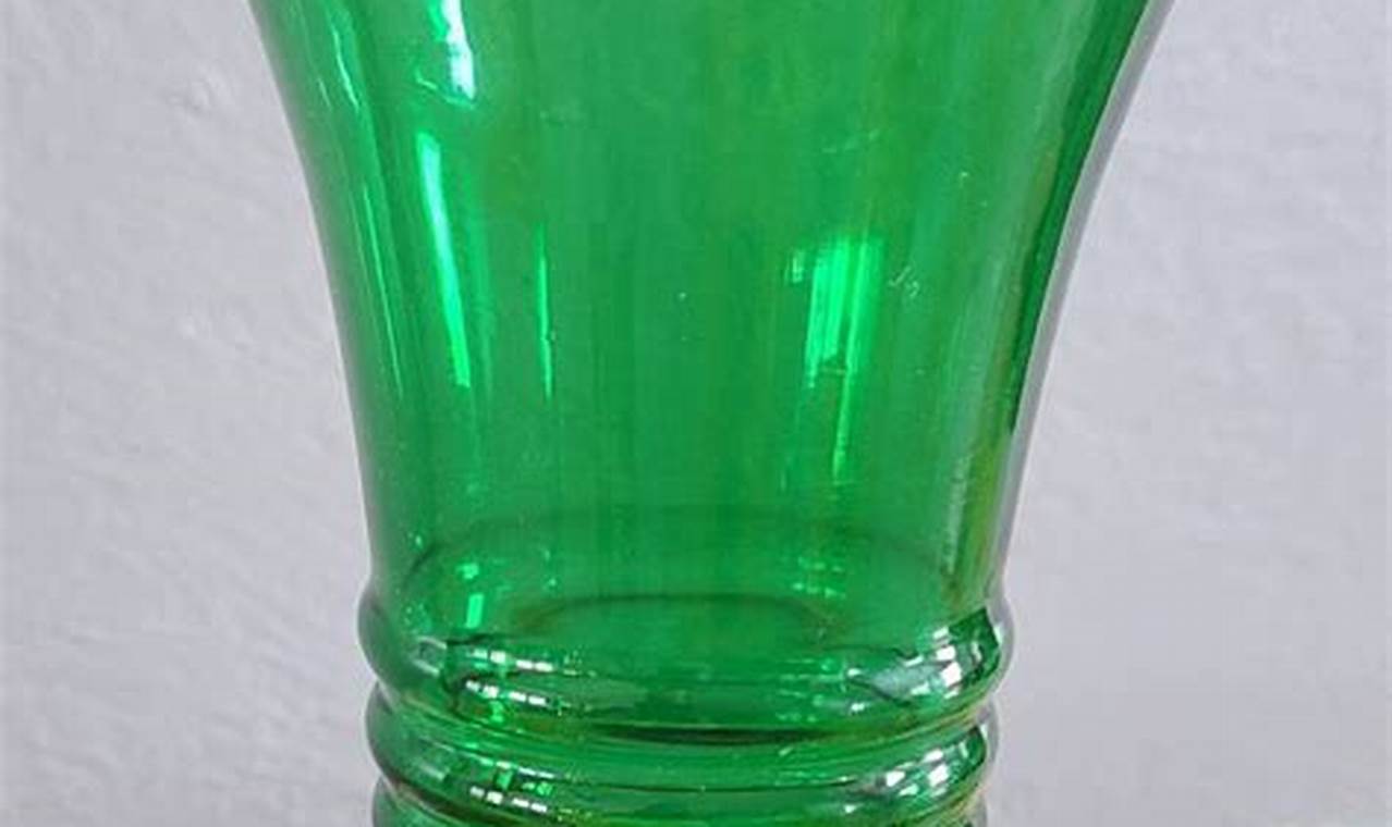 Collectible Green Vintage Glass Vase: Guide & Tips Vintage Treasures: Discover Rare Antiques, Collectibles & Retro Finds Collectible Green Vintage Glass Vase: Guide & Tips | Vintage Treasures: Discover Rare Antiques, Collectibles & Retro Finds