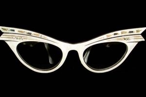 Retro Charm: Vintage Cat Eye Glasses Frames Style | Vintage Treasures: Discover Rare Antiques, Collectibles & Retro Finds