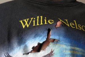 Buy Willie Nelson T Shirts Vintage - Collectible Music Tees | Vintage Treasures: Discover Rare Antiques, Collectibles & Retro Finds