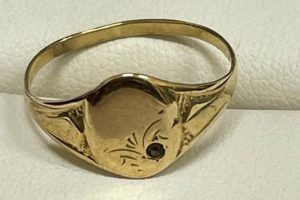 Unlock History: Vintage Signet Ring Legacy & Style Vintage Treasures: Discover Rare Antiques, Collectibles & Retro Finds Unlock History: Vintage Signet Ring Legacy & Style | Vintage Treasures: Discover Rare Antiques, Collectibles & Retro Finds
