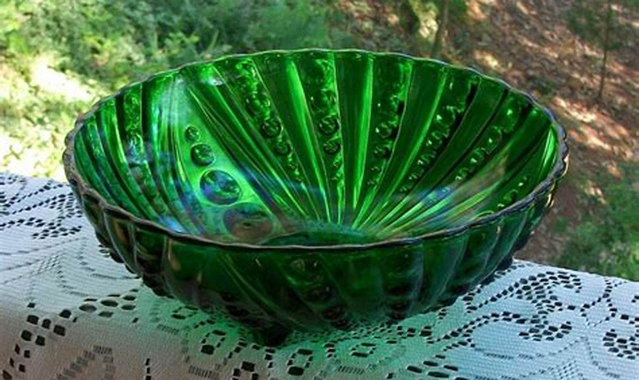 Antique Find: Vintage Green Glass Bowl - Collectible! | Vintage Treasures: Discover Rare Antiques, Collectibles & Retro Finds