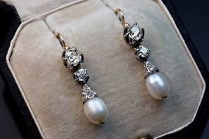Timeless Elegance: Vintage Gold and Pearl Earrings Style | Vintage Treasures: Discover Rare Antiques, Collectibles & Retro Finds