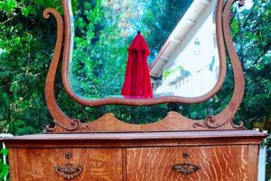 Timeless Style: Vintage Antique Dresser with Mirror Decor Vintage Treasures: Discover Rare Antiques, Collectibles & Retro Finds Timeless Style: Vintage Antique Dresser with Mirror Decor | Vintage Treasures: Discover Rare Antiques, Collectibles & Retro Finds