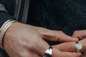 Gentleman's Style: Vintage Rings Review & Guide Vintage Treasures: Discover Rare Antiques, Collectibles & Retro Finds Gentleman's Style: Vintage Rings Review & Guide | Vintage Treasures: Discover Rare Antiques, Collectibles & Retro Finds