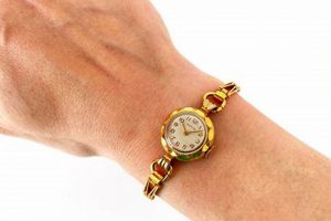 Timeless Women's Gold Vintage Watch: A Treasure! | Vintage Treasures: Discover Rare Antiques, Collectibles & Retro Finds