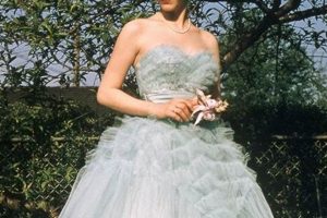 Shop 1950s Vintage Prom Dresses: Timeless Style | Vintage Treasures: Discover Rare Antiques, Collectibles & Retro Finds
