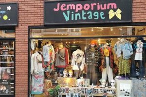 Discover Cambridge Vintage Stores Near You: Shop Retro! | Vintage Treasures: Discover Rare Antiques, Collectibles & Retro Finds