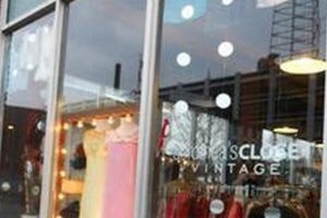 Find Unique Vintage Stores in Des Moines Near You | Vintage Treasures: Discover Rare Antiques, Collectibles & Retro Finds