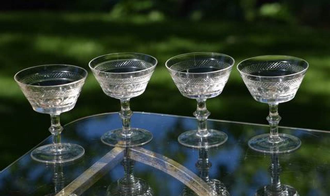 Buy Vintage Cocktail Glasses Now + Collectable Glassware | Vintage Treasures: Discover Rare Antiques, Collectibles & Retro Finds