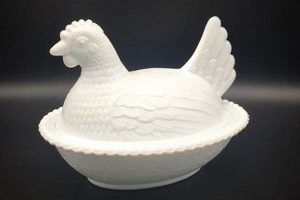 Collecting Vintage: Milk Glass Hen on Nest Charm | Vintage Treasures: Discover Rare Antiques, Collectibles & Retro Finds