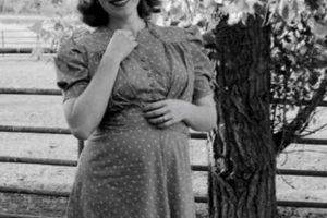 Shop Vintage Pregnancy Clothes: Retro Style & Comfort | Vintage Treasures: Discover Rare Antiques, Collectibles & Retro Finds