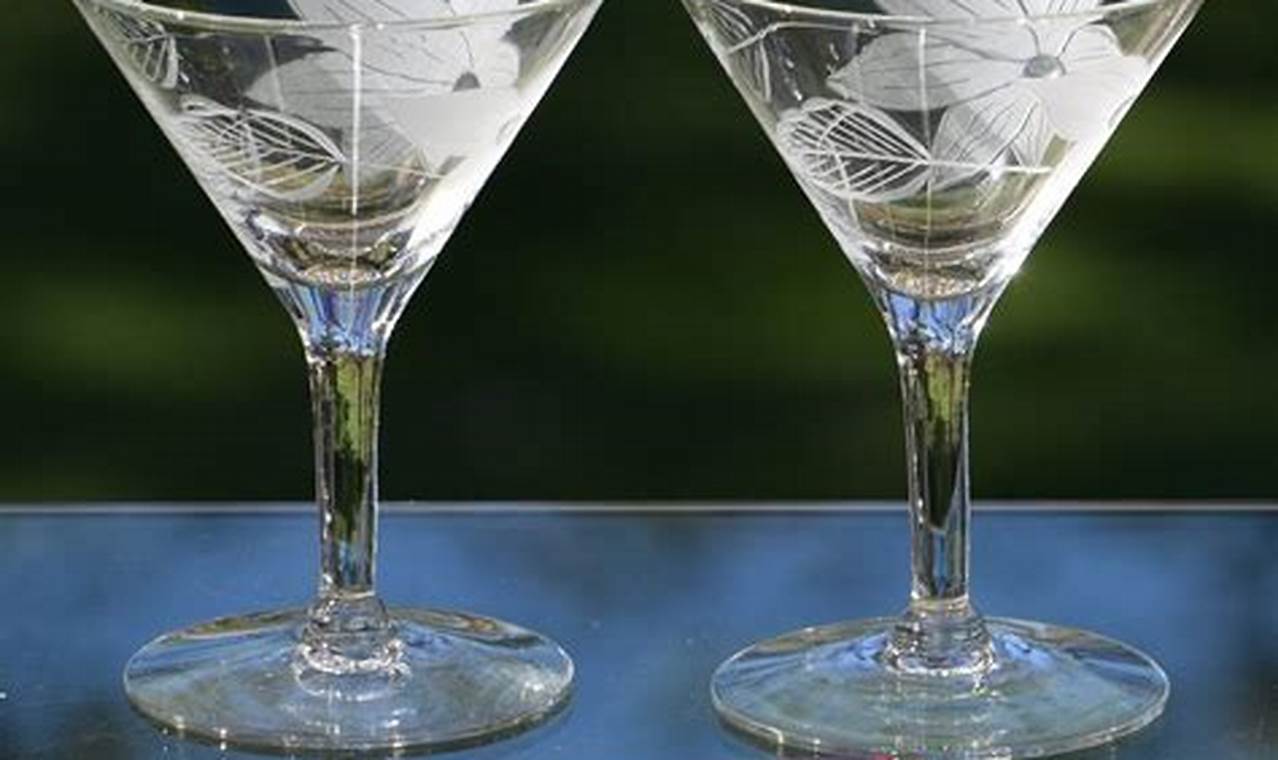 Discover Martini Glasses Vintage: Classic Barware | Vintage Treasures: Discover Rare Antiques, Collectibles & Retro Finds