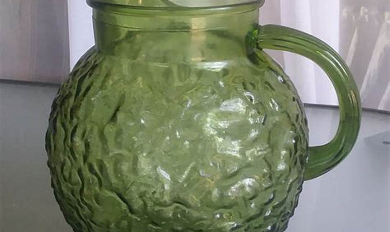 Buy Vintage Green Glass Pitcher: Styles & Values | Vintage Treasures: Discover Rare Antiques, Collectibles & Retro Finds