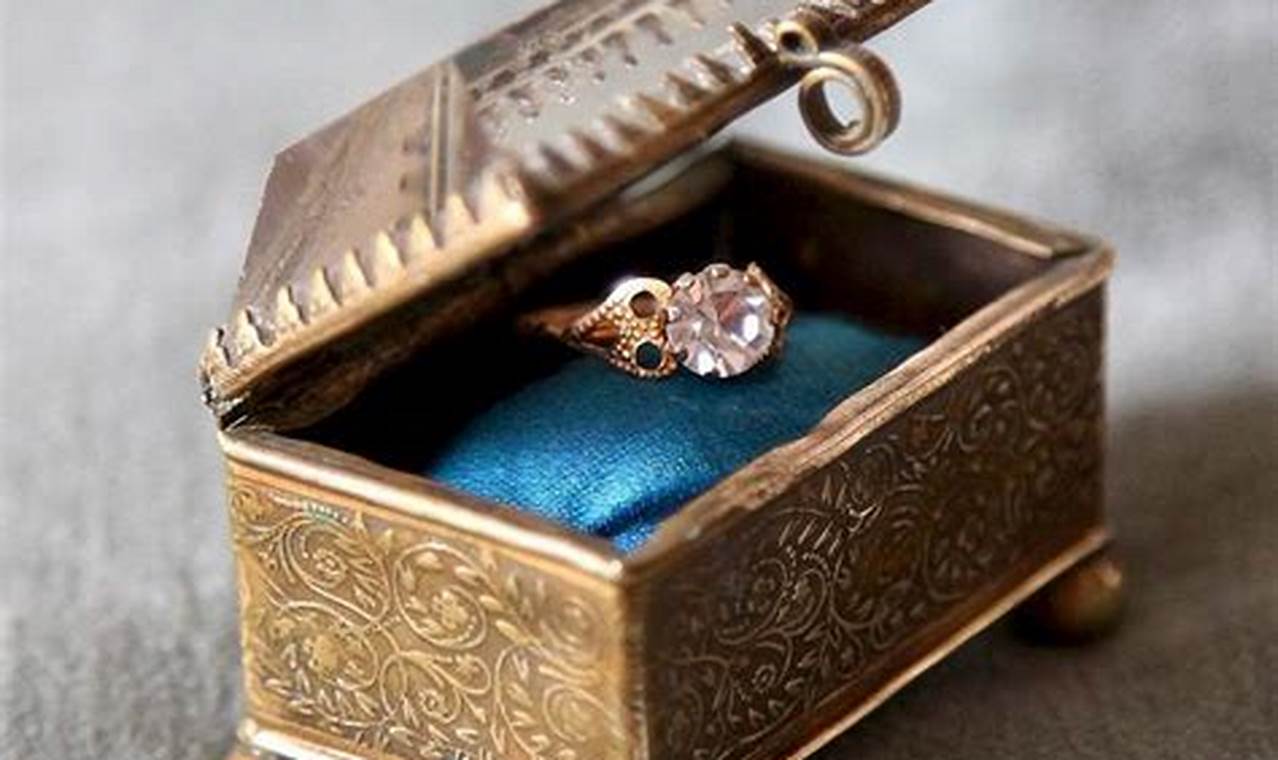 Elegant Vintage Ring Box for Wedding: Heirloom Style | Vintage Treasures: Discover Rare Antiques, Collectibles & Retro Finds