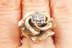 Timeless Blooms: Vintage Gold Flower Ring Beauty Vintage Treasures: Discover Rare Antiques, Collectibles & Retro Finds Timeless Blooms: Vintage Gold Flower Ring Beauty | Vintage Treasures: Discover Rare Antiques, Collectibles & Retro Finds