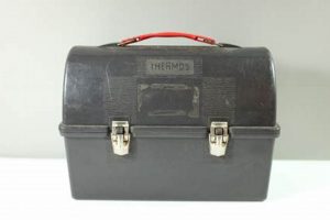 Retro Cool: Vintage Thermos Lunch Box Treasures | Vintage Treasures: Discover Rare Antiques, Collectibles & Retro Finds